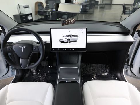 Used 2024 Tesla Model Y Long Range AWD/4WD image 21