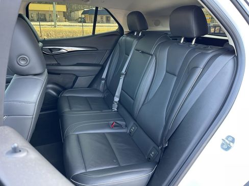 Used 2023 Buick Envision Essence image 21