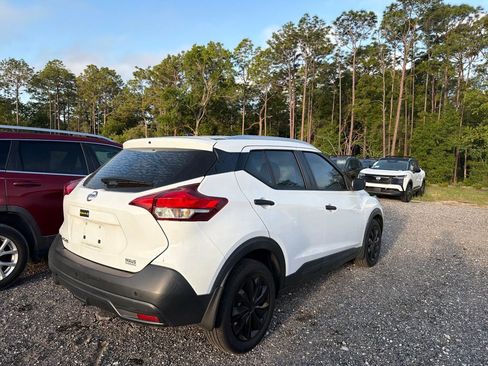 Used 2019 Nissan Kicks S w/ Exterior Electronics Package FWD image 6