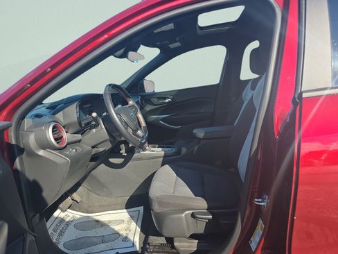 Used 2024 Chevrolet Trax RS w/ Sunroof Package image 12