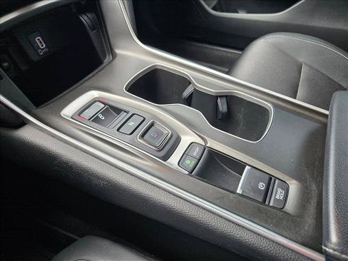 Used 2018 Honda Accord Sport image 14