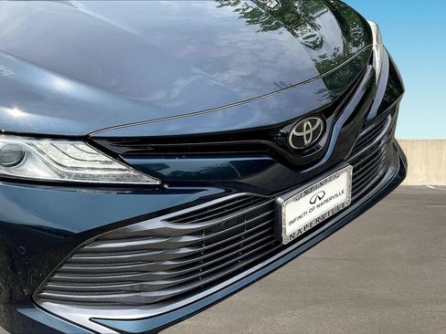 Used 2018 Toyota Camry XLE FWD image 32