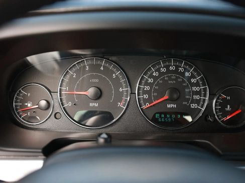 Used 2006 Chrysler Sebring Touring FWD image 29