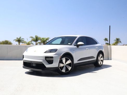 Certified 2025 Porsche Macan 4 Electric AWD/4WD image 1