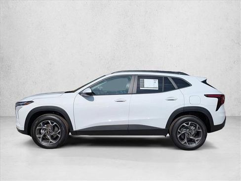 Used 2026 Chevrolet Trax LT FWD image 9