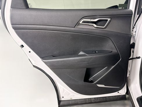 Used 2025 Kia Sportage LX FWD image 25
