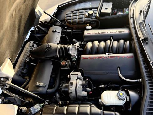 Used 2001 Chevrolet Corvette Convertible w/ Preferred Equipment Group2 RWD image 27
