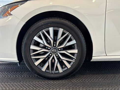 Certified 2025 Nissan Altima 2.5 SV FWD image 11