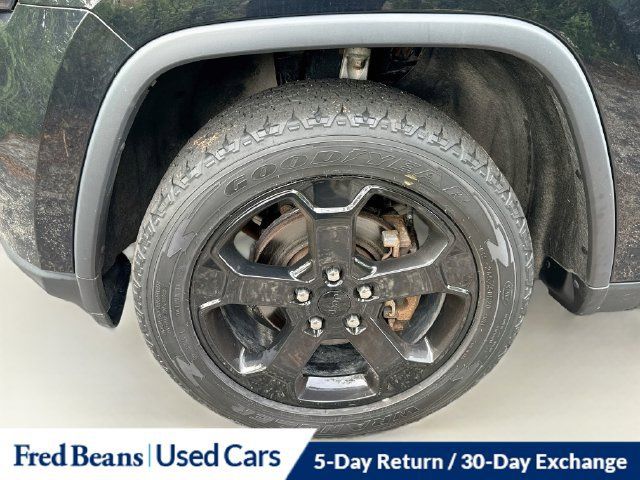Used 2019 Jeep Grand Cherokee Laredo AWD/4WD image 29