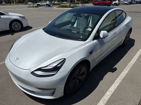 Used 2021 Tesla Model 3 Standard Range Plus image 1