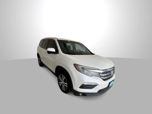Used 2017 Honda Pilot EX image 2