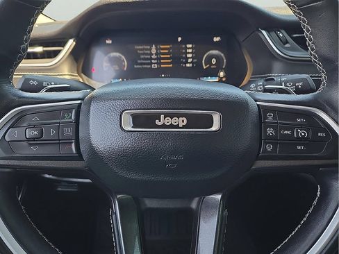 Used 2022 Jeep Grand Cherokee L Laredo w/ Luxury Tech Group I AWD/4WD image 20