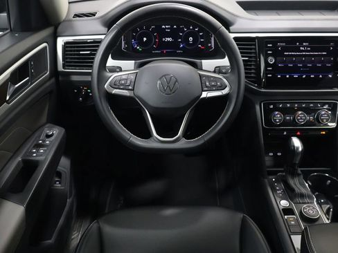 Used 2023 Volkswagen Atlas SE image 16