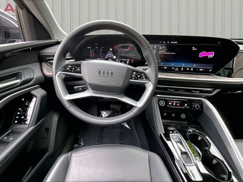 Used 2025 Audi Q5 Premium w/ Convenience Package image 8