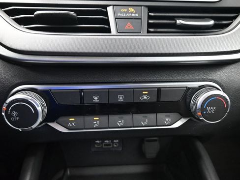 Used 2025 Nissan Altima 2.5 SR FWD image 19