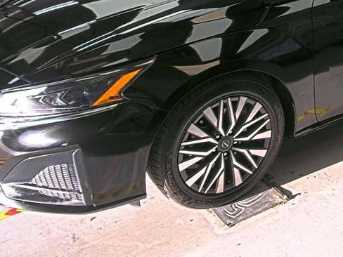 Used 2024 Nissan Altima 2.5 SV image 5