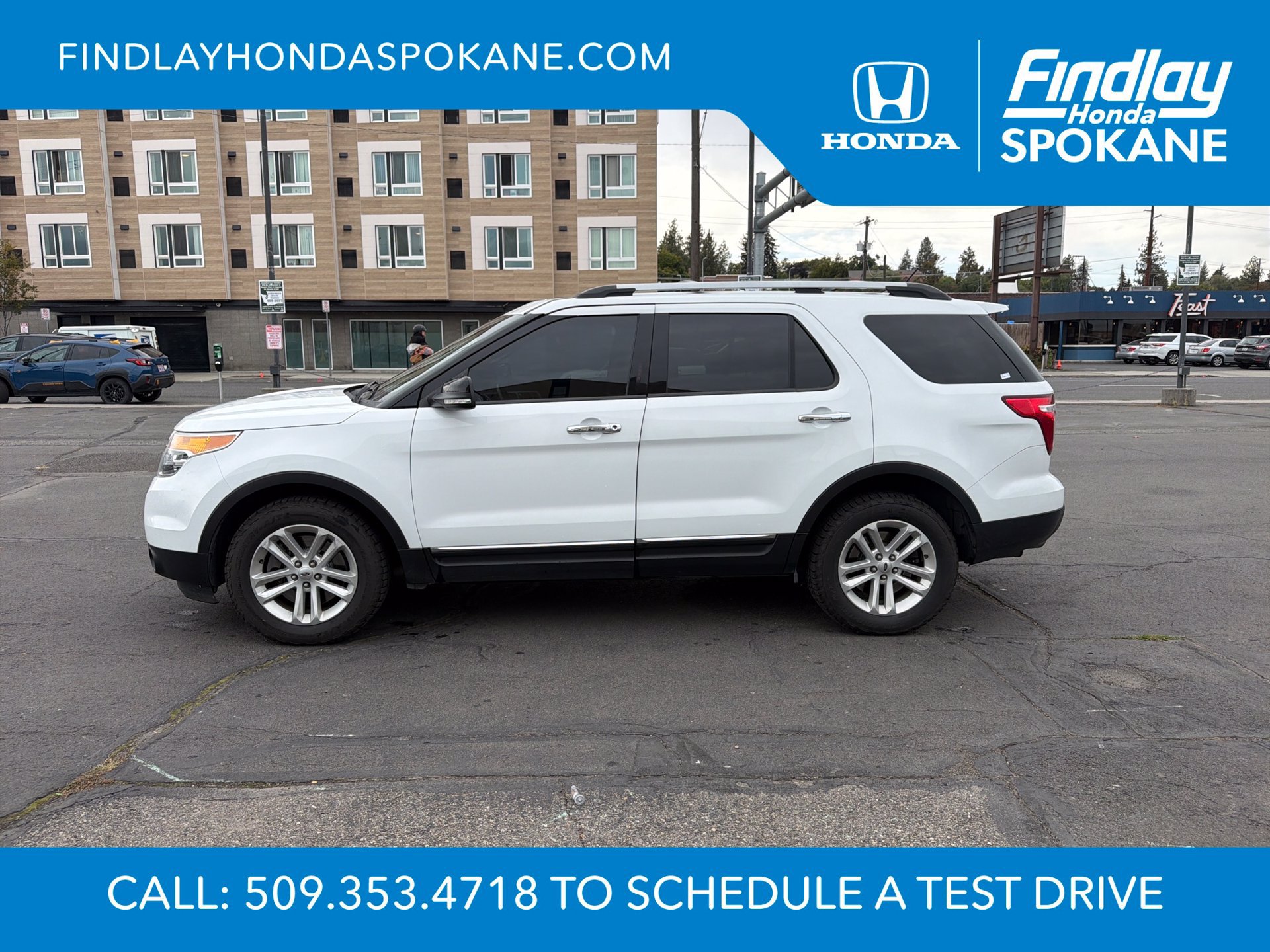 Used 2015 Ford Explorer XLT w/ Equipment Group 202B AWD/4WD image 2