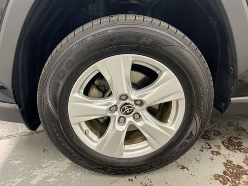 Used 2021 Toyota RAV4 LE AWD/4WD image 26