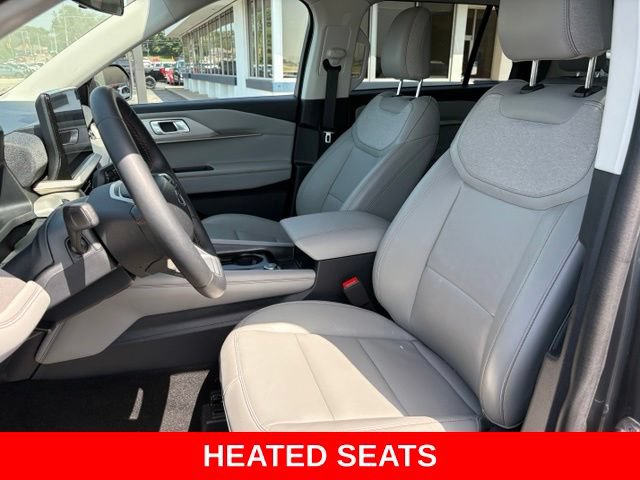 Used 2025 Ford Explorer Active w/ Active Comfort Package AWD/4WD image 4