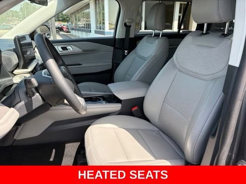 Used 2025 Ford Explorer Active w/ Active Comfort Package AWD/4WD image 4