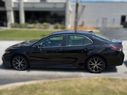 Used 2021 Toyota Camry SE FWD image 7
