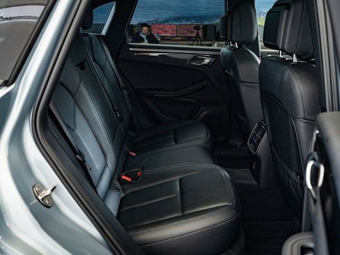 Used 2023 Porsche Macan image 23