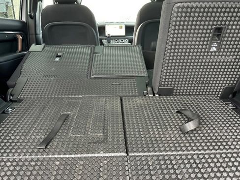 Used 2024 Land Rover Defender 110 X image 33