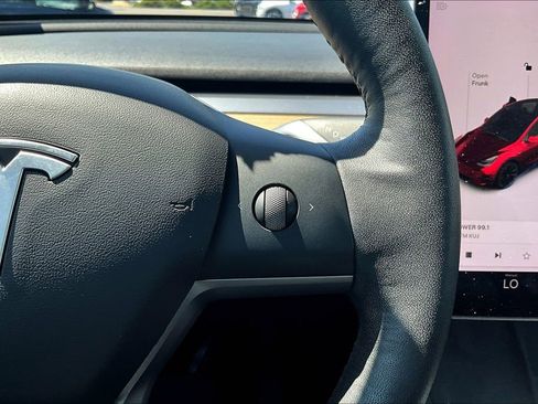 Used 2021 Tesla Model Y Long Range image 19