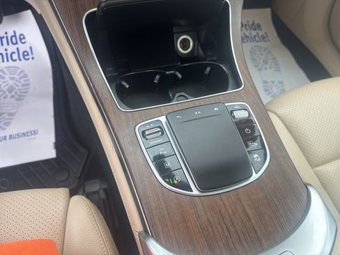 Used 2021 Mercedes-Benz GLC 300 4MATIC image 39