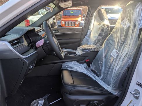 New 2026 Jeep Grand Cherokee Limited image 12