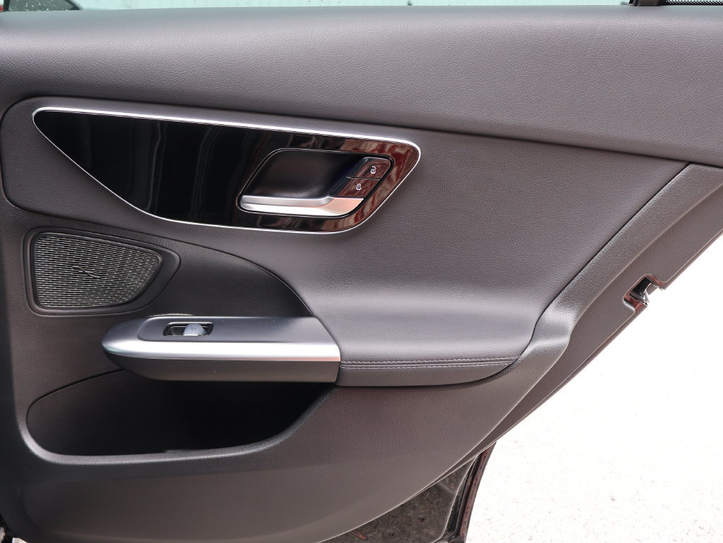 Used 2025 Mercedes-Benz C 300 4MATIC Sedan image 11
