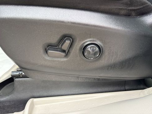 Used 2023 Chrysler Pacifica Touring-L FWD image 20