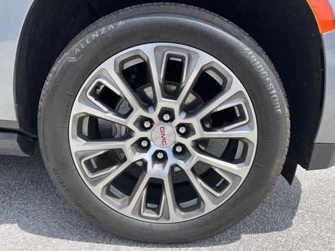 Used 2021 GMC Yukon XL Denali w/ Denali Premium Package AWD/4WD image 16