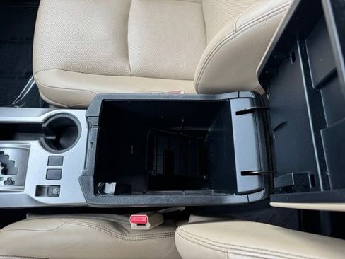 Used 2018 Toyota 4Runner Limited AWD/4WD image 19