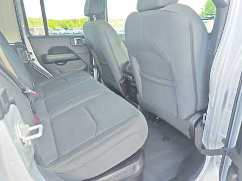Used 2024 Jeep Wrangler Unlimited Sahara AWD/4WD image 11