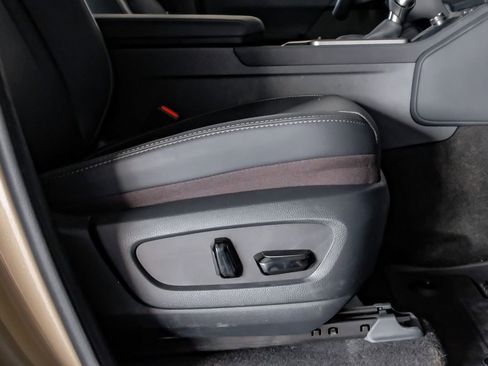 Used 2025 Lexus GX 550 image 32