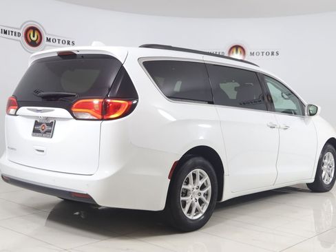 Used 2020 Chrysler Pacifica Touring FWD image 3