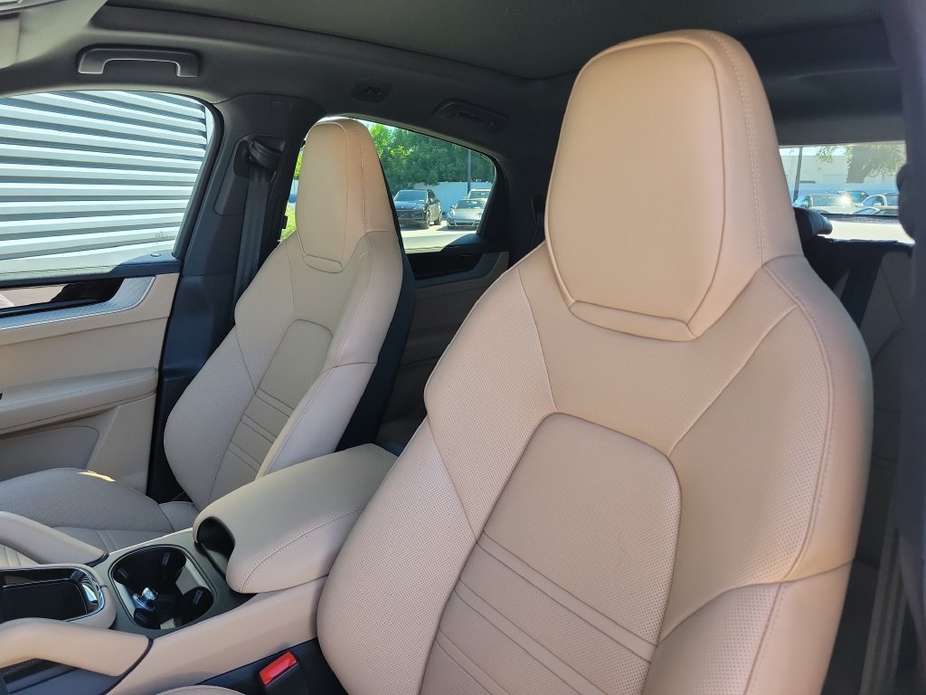 Certified 2026 Porsche Cayenne Coupe AWD/4WD image 5