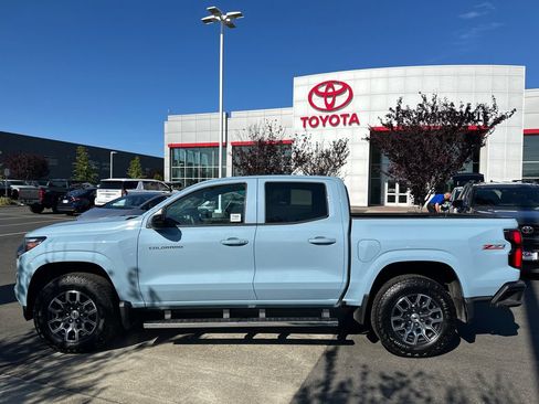 Used 2025 Chevrolet Colorado Z71 w/ Z71 Convenience Package 2 AWD/4WD image 2