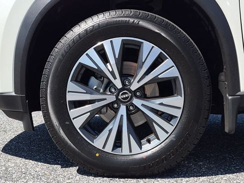 Used 2023 Nissan Rogue SV AWD/4WD image 6
