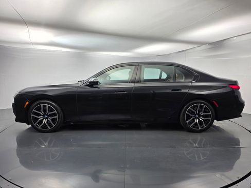 Certified 2024 BMW 740i RWD image 7