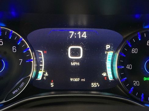 Used 2019 Chrysler Pacifica Touring Plus w/ Advanced Safetytec Group image 16