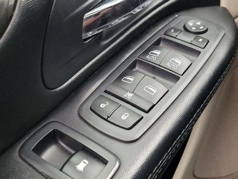 Used 2019 Dodge Grand Caravan SE FWD image 27