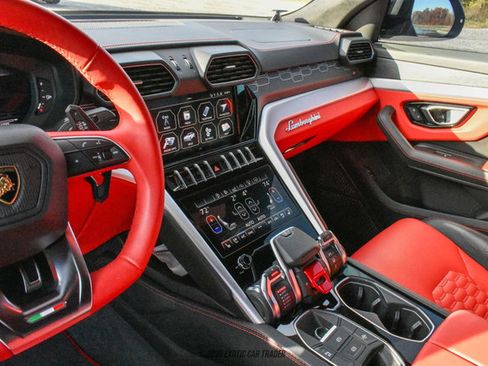 Used 2020 Lamborghini Urus image 36
