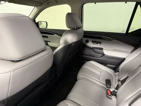 Used 2025 Honda Pilot EX-L image 39