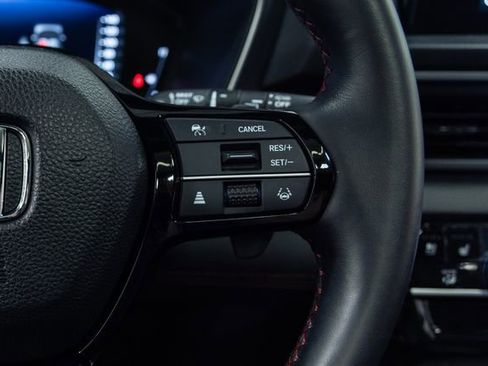Used 2025 Honda Pilot Black Edition image 16