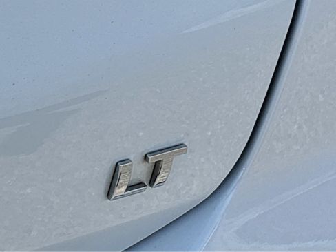 Used 2021 Chevrolet Equinox LT FWD image 24