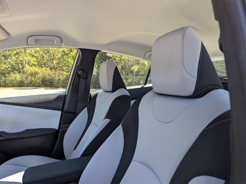 Certified 2020 Toyota Prius LE image 23