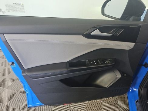 Used 2024 Volkswagen Taos SE image 29