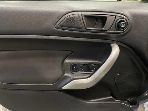 Used 2012 Ford Fiesta SE FWD image 22